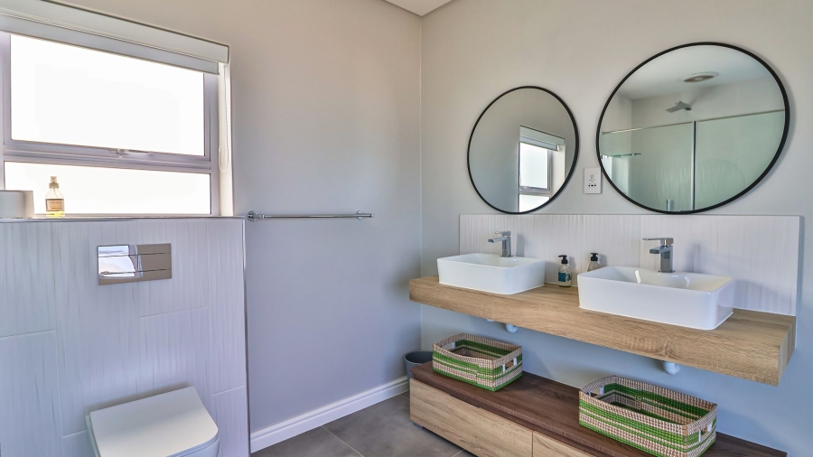 4 Bedroom Property for Sale in Pearl Bay Western Cape